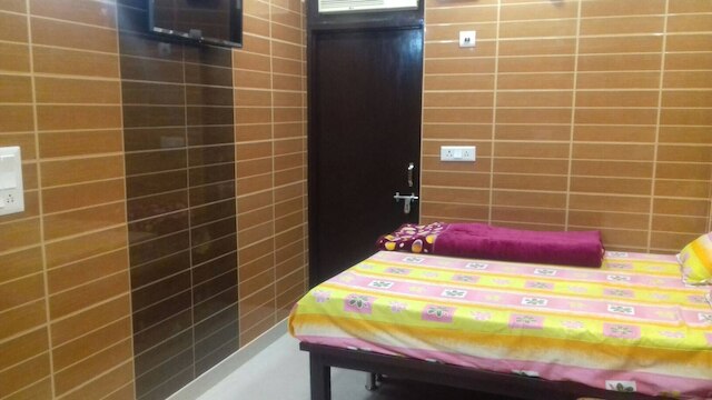 ポッシュ、ナイス フォーリナー エリア ラジュパト ナガール ラグジュアリー ルーム