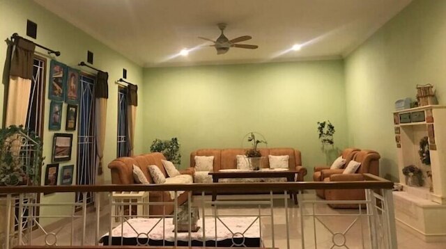 サニー ゲスト ハウス レンバン