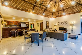 ヴィラ サンタイ