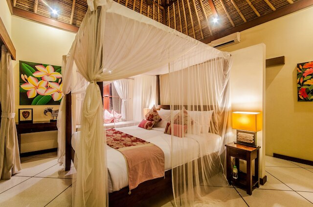 ヴィラ サンタイ