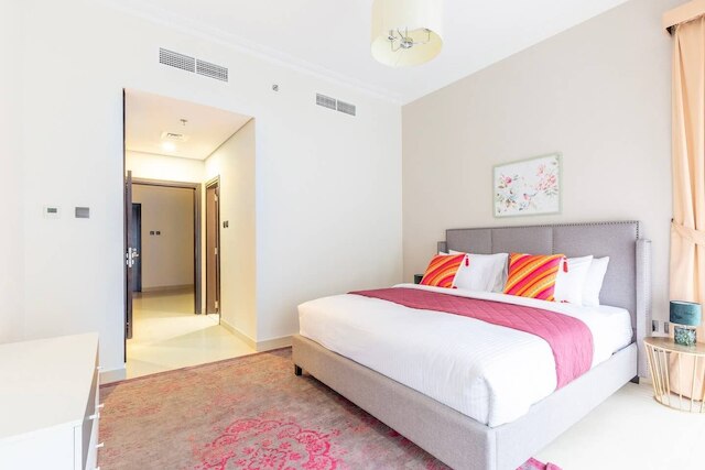 ブライト & スペーシャス 3 ベッドルーム ウィズ スタュディ イン ダウンタウン - スリープス 7!