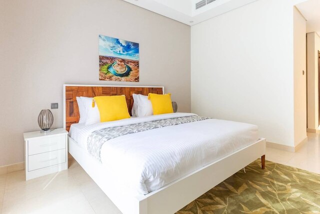 ブライト & スペーシャス 3 ベッドルーム ウィズ スタュディ イン ダウンタウン - スリープス 7!