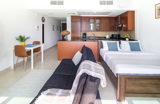 スペーシャス スタジオ イン ニュー 8 ブールバード ウォーク !