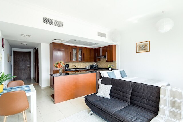 スペーシャス スタジオ イン ニュー 8 ブールバード ウォーク !