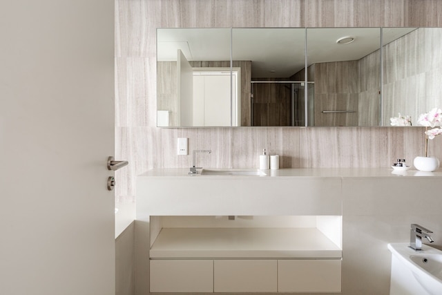 スーパーブ アンド モダン11ッドルーム オン ア プレミア ウォーターフロント ロケーション !