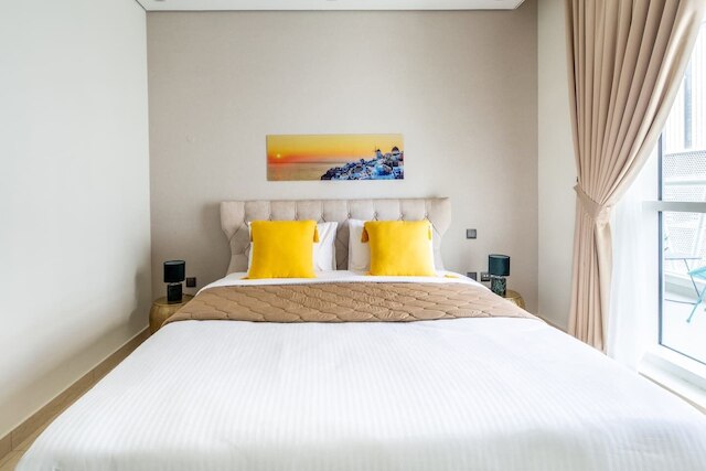 シック ベッドーム ウィズ スチュディ イン ザ ハート オブ ダウンタウン ドバイ !