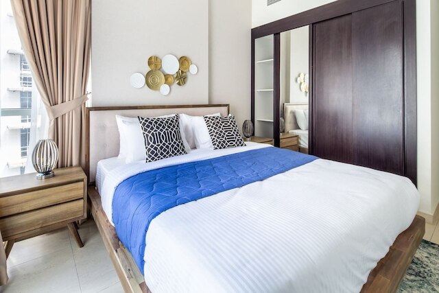 シック ベッドーム ウィズ スチュディ イン ザ ハート オブ ダウンタウン ドバイ !