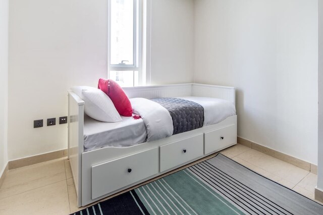 シック ベッドーム ウィズ スチュディ イン ザ ハート オブ ダウンタウン ドバイ !