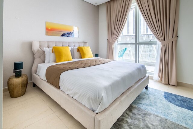 シック ベッドーム ウィズ スチュディ イン ザ ハート オブ ダウンタウン ドバイ !