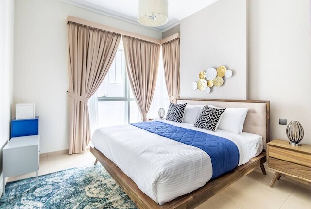 シック ベッドーム ウィズ スチュディ イン ザ ハート オブ ダウンタウン ドバイ !