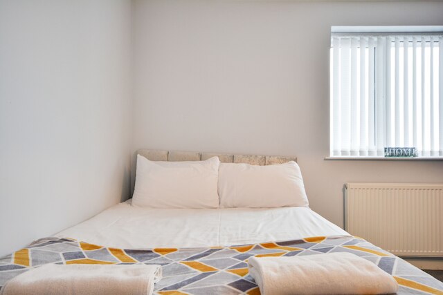 コージー 2 ベッドルーム アパートメント ウィズ パーキング