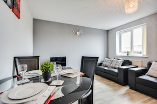 コージー 2 ベッドルーム アパートメント ウィズ パーキング