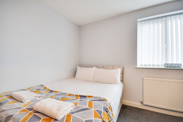 コージー 2 ベッドルーム アパートメント ウィズ パーキング