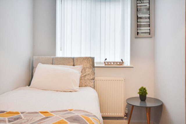 コージー 2 ベッドルーム アパートメント ウィズ パーキング