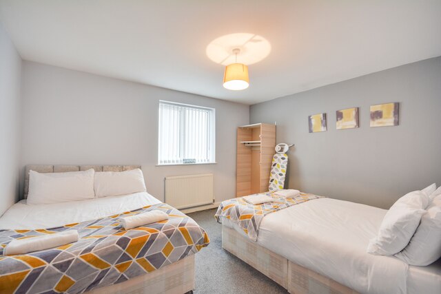 コージー 2 ベッドルーム アパートメント ウィズ パーキング