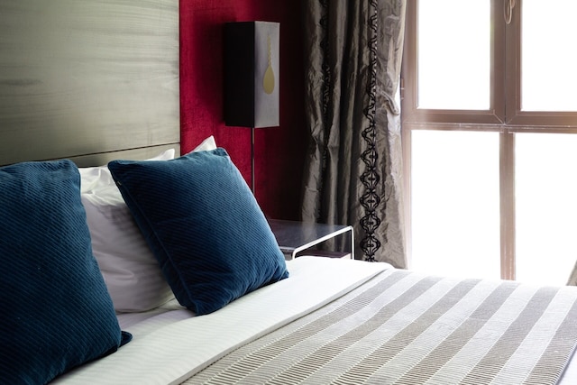 ラグジュリアス ベッドルーム イン リーハン - オールド タウン ドバイ !