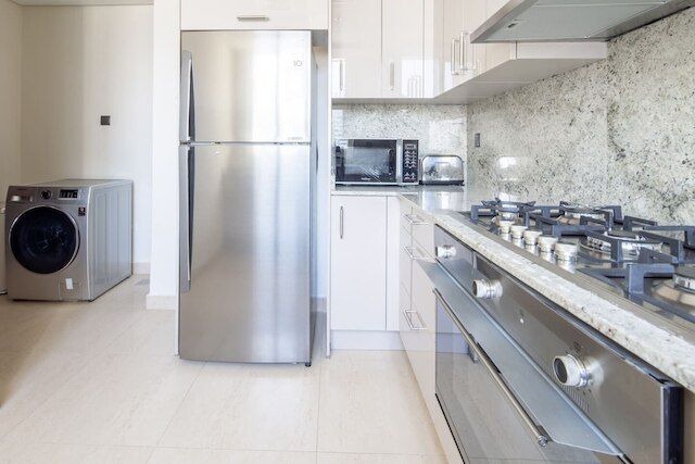 ラグジュリアス リビング イン シィス ベッドルーム ウィズ スチュディ イン ダウンタウン ドバイ - スリープス 5!