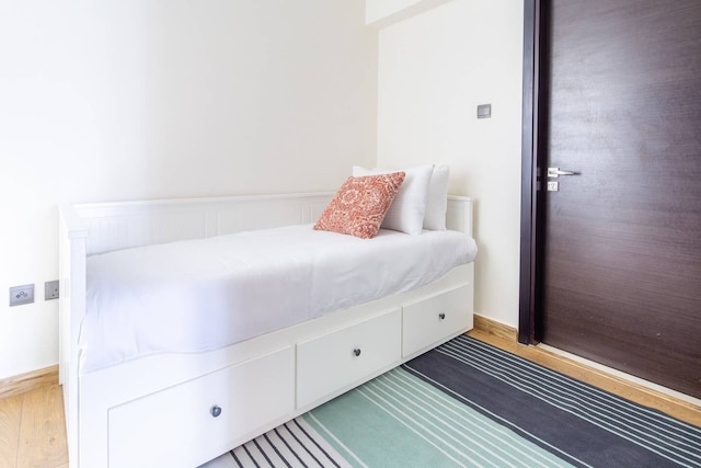 ラグジュリアス リビング イン シィス ベッドルーム ウィズ スチュディ イン ダウンタウン ドバイ - スリープス 5!