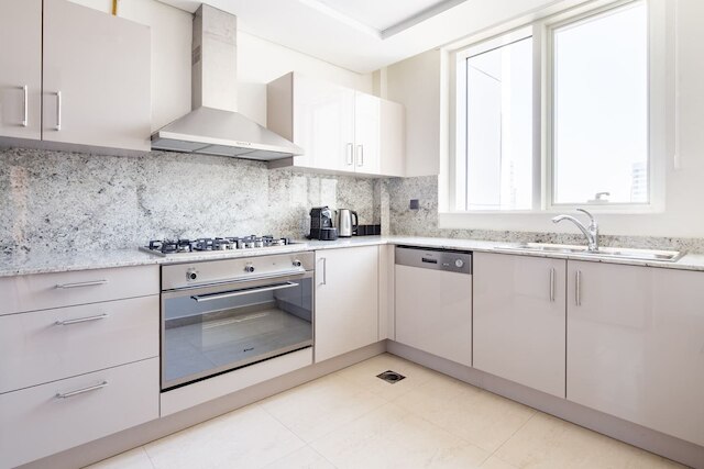 ラグジュリアス リビング イン シィス ベッドルーム ウィズ スチュディ イン ダウンタウン ドバイ - スリープス 5!