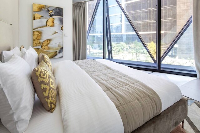 モダン + ミニマリスト ベッドルーム イン ブルジュ カリファ ブールバード !