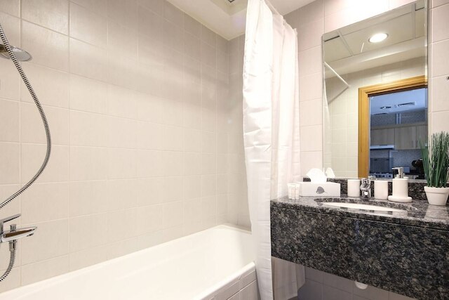 モダン アンド スタイリッシュ1 ベッドルーム イン ビジネス ベイ