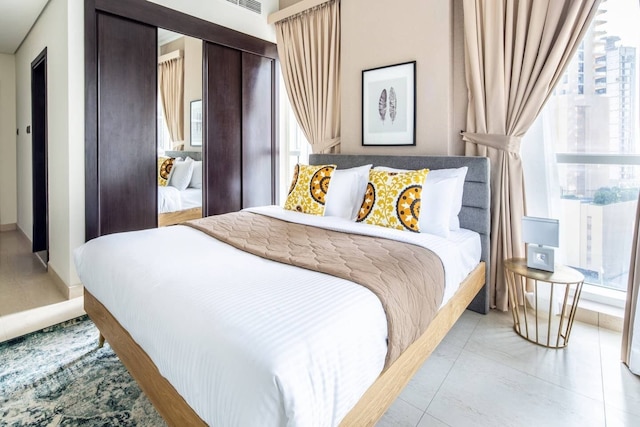 プラッシュ 3 3ッドーム ス/ スタディ イン プライム ディストリクト - ダウンタウン ドバイ !