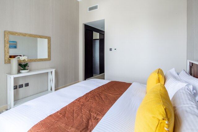 リッチ & バイブラント 2ベッドルー ウィズ スチュディ イン ダウンタウン ドバイ