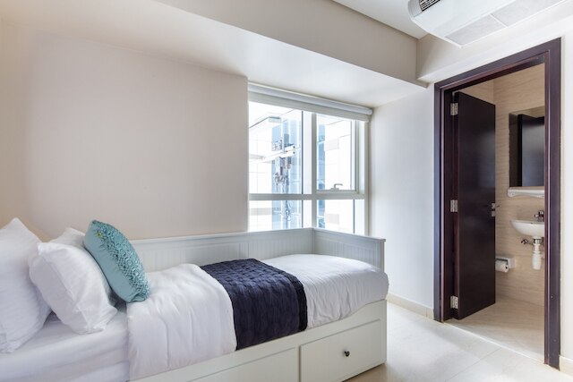 リッチ & バイブラント 2ベッドルー ウィズ スチュディ イン ダウンタウン ドバイ