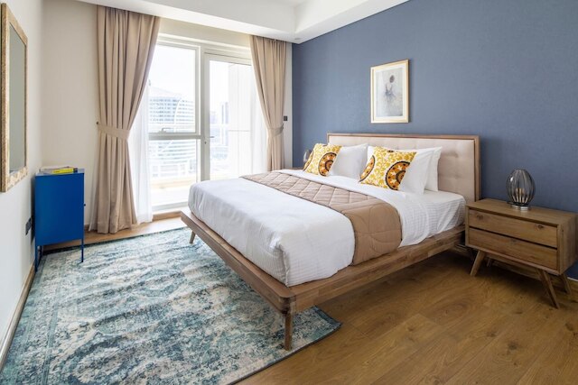 スタニング2 ベッドルーム ウィズ スチュディ イン プライム ダウンタウン ドバイ - スリープス 5!