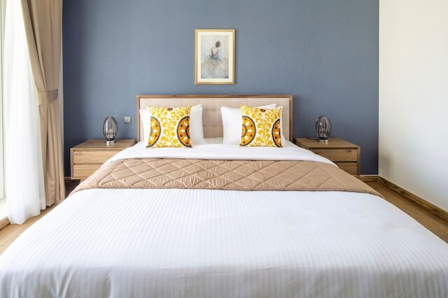 スタニング2 ベッドルーム ウィズ スチュディ イン プライム ダウンタウン ドバイ - スリープス 5!