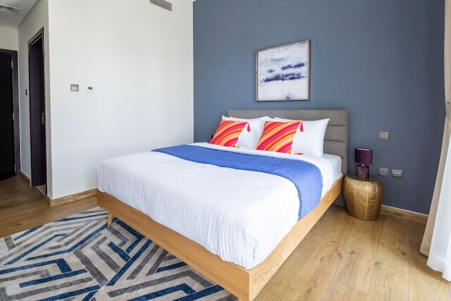 スタニング2 ベッドルーム ウィズ スチュディ イン プライム ダウンタウン ドバイ - スリープス 5!