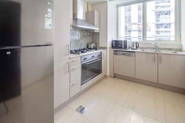 スタニング2 ベッドルーム ウィズ スチュディ イン プライム ダウンタウン ドバイ - スリープス 5!