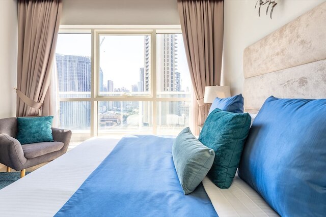 スーパーブ & インコンパラブル 2 2ッドルーム ウィズ スタュディ イン ザ ハート オブ ダウンタウン ドバイ !