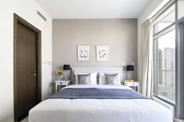 フェノメナル ブルジュ カリファ ビューズ イン シィス ラブリー 2 ベッドルーム!