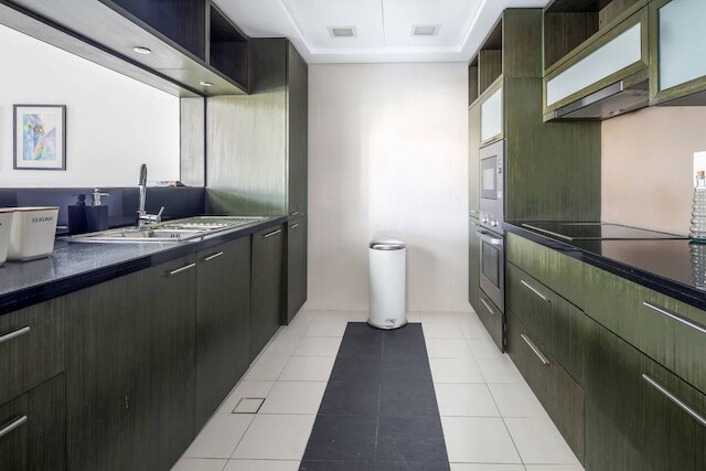 フェノメナル ブルジュ カリファ ビューズ イン シィス ラブリー 2 ベッドルーム!