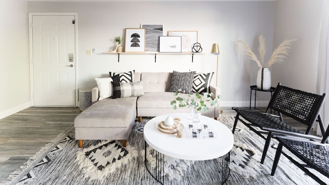 スタイリッシュ オールド タウン 2 ベッドルーム グラウンド フロア コンド