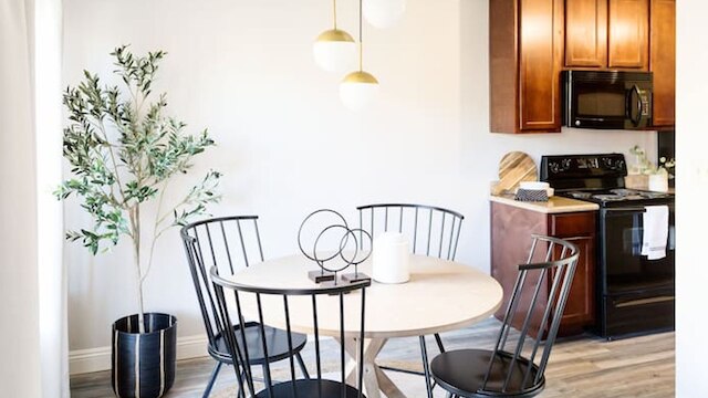 スタイリッシュ オールド タウン 2 ベッドルーム グラウンド フロア コンド