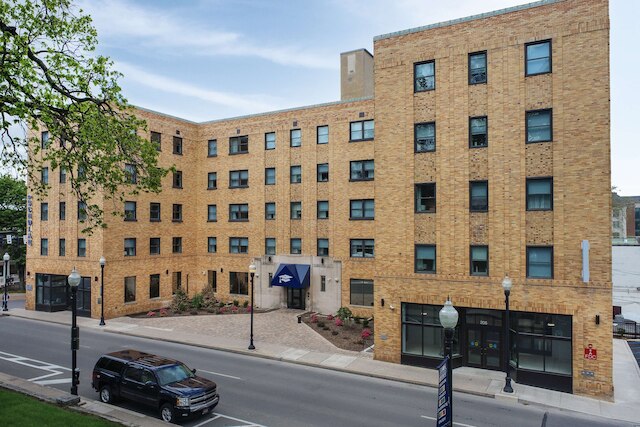 カラー ステート カレッジ タペストリー コレクション バイ ヒルトン