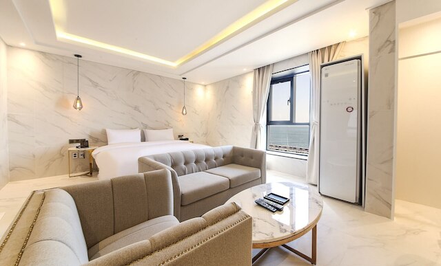 Hotel Moment SongJeong