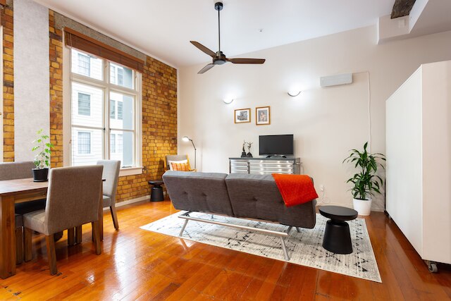 トゥードルズ チャラクタフル ロフト オン ローン ストリート