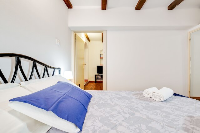 トラ レ ドゥエ トッリ エ ピアッツァ サント ステファノ アパートメント