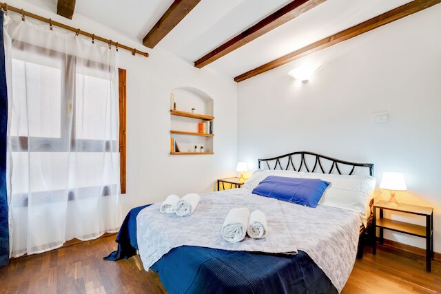 トラ レ ドゥエ トッリ エ ピアッツァ サント ステファノ アパートメント