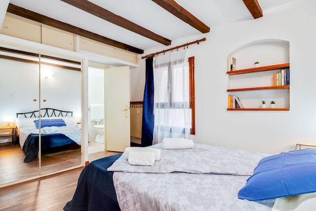 トラ レ ドゥエ トッリ エ ピアッツァ サント ステファノ アパートメント