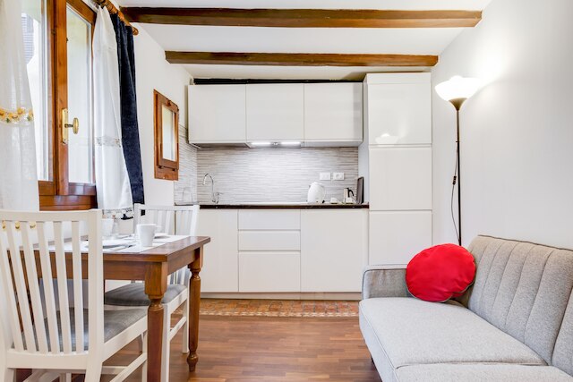 トラ レ ドゥエ トッリ エ ピアッツァ サント ステファノ アパートメント