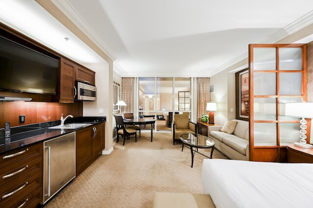 ストリップビュースイーツ トゥー ベッドルーム アット シグネチャー