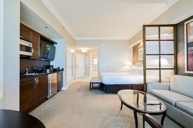 ストリップビュースイーツ トゥー ベッドルーム アット シグネチャー