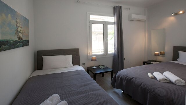 LUス ベッドルーム ホーム オン ザ ステップス オブ アクロポリス