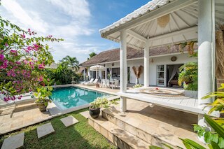 トラディショナル プライベート  ヴィラ  3 ベッドルー ウルワツ