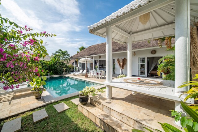 トラディショナル プライベート  ヴィラ  3 ベッドルー ウルワツ