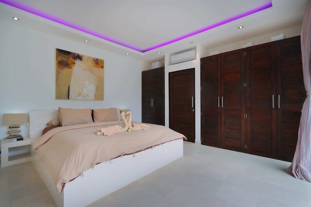 エレガント プライベート  ヴィラ  3 ベッドルー スミニャック ウィズ スタッフ